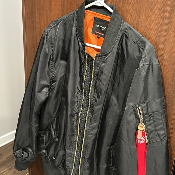 Large black bomber jacket - Picture 2 of 6